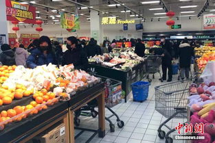 武汉超市正常营业 市民购买生活用品